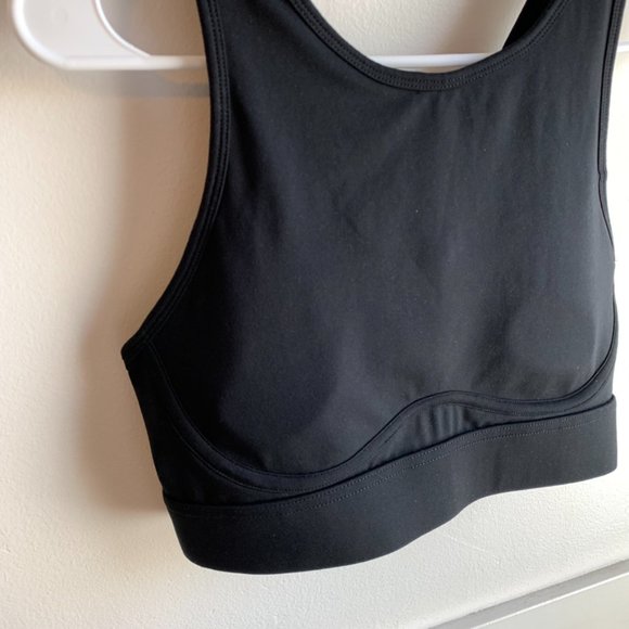 Fabletics Black Blare Cross Back Medium Impact Sports Bra - Picture 6 of 8